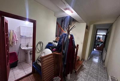 Casă cu Teren 137 Mp în Central - 2