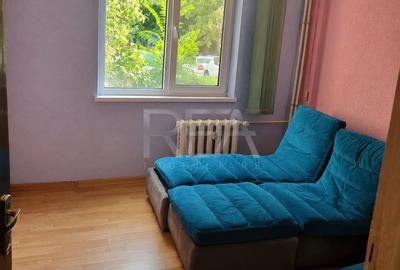 Apartament cu 3 camere semidecomandat în Titan