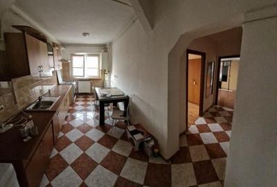 Apartament cu 3 camere semidecomandat în Trafic Greu - 4