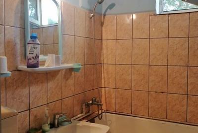 Apartament cu 2 camere nedecomandat în Micro 4 - 2