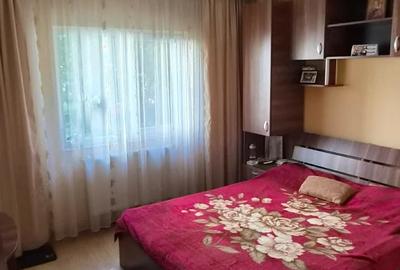 Apartament cu 3 camere decomandat în Prundu