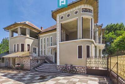 Casă individuală cu 10 camere cu Teren 503 Mp în Central - 1