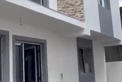 Casă cu 4 camere cu Teren 200 Mp în Central