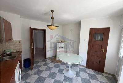 Apartament cu 4 camere decomandat în Unirii