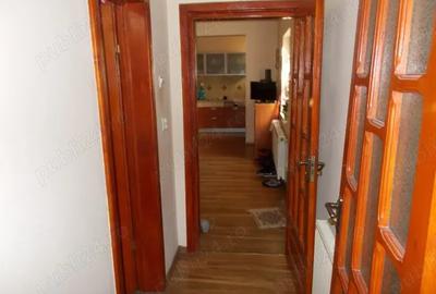 Casă cu 4 camere în Ghirodei