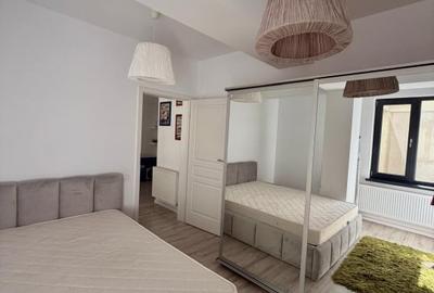Apartament cu 2 camere semidecomandat, mobilat în 1 Mai
