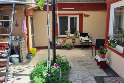 Casă individuală cu 4 camere cu Canalizare în Faleza Nord - 1