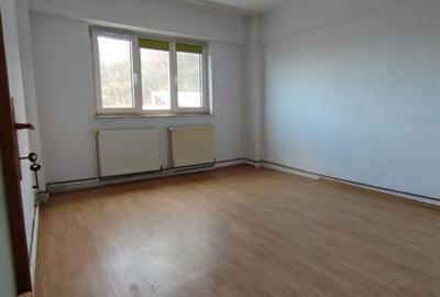 Apartament cu 4 camere decomandat în Răcădău - 3