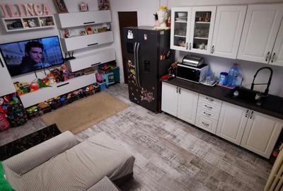 Apartament cu 3 camere semidecomandat, mobilat în Rovine