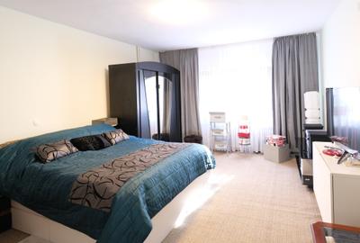 Casă individuală cu 8 camere cu Canalizare în Central - 4