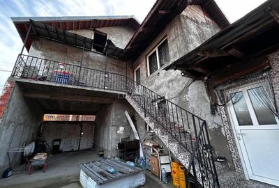 Casă cu Teren 454 Mp în Central