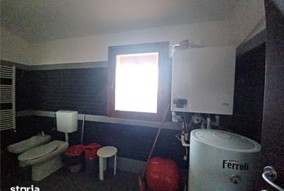 Casă cu 10 camere cu Teren 2000 Mp în Balotești - 1