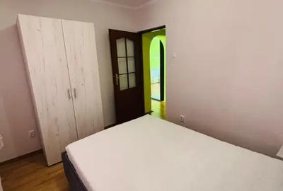Apartament cu 3 camere decomandat, mobilat în Central
