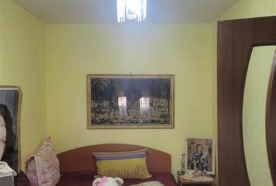 Apartament cu 3 camere nedecomandat în 9 Mai - 10