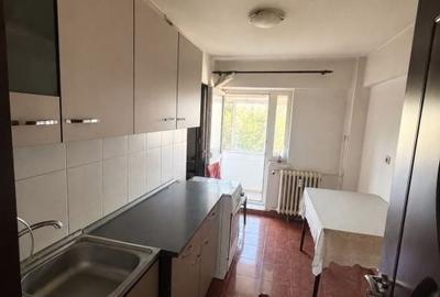 Apartament cu 3 camere decomandat în Valea Rosie