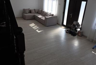 Casă cu 4 camere cu Teren 500 Mp în Central - 9