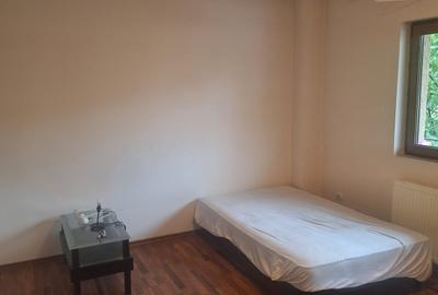 Apartament semidecomandat în 13 Septembrie
