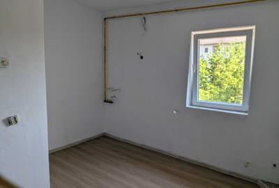 Apartament cu 2 camere decomandat în Stoina - 3