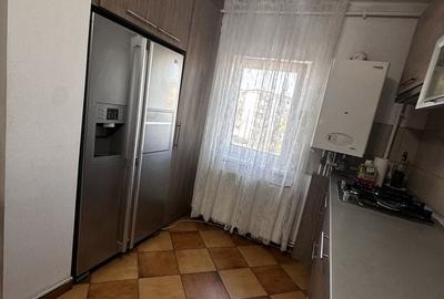 Apartament cu 4 camere decomandat în Central