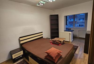 Apartament cu 3 camere decomandat în Griviței