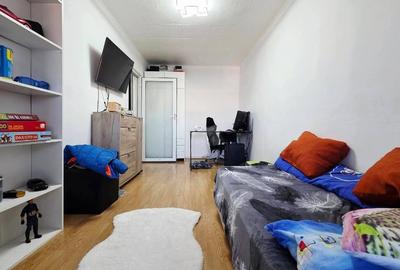 Apartament cu 3 camere decomandat, mobilat în UTA - 8