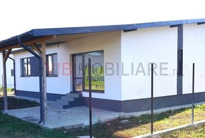 Casă cu 4 camere în Crevedia