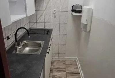 Garsonieră decomandată în Titan