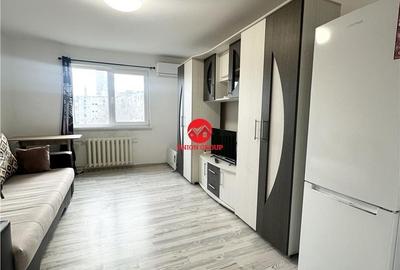Garsonieră, mobilată în CET - 11