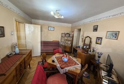 Apartament cu 3 camere semidecomandat în Central