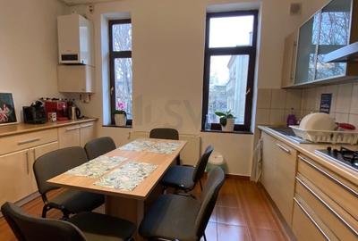Apartament cu 7 camere semidecomandat, mobilat în Capitale - 10