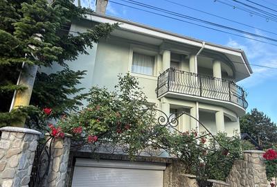 Casă cu 4 camere în Central - 1