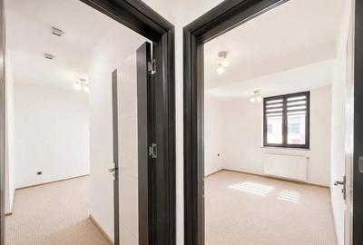 Apartament cu 3 camere decomandat în Tractorul