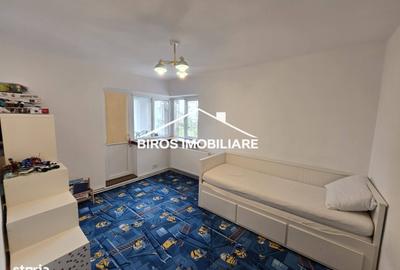 Apartament cu 3 camere decomandat în Rovine