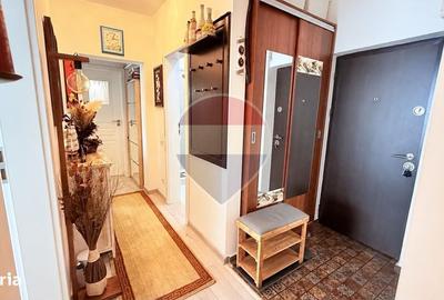 Apartament cu 3 camere decomandat în Dudu