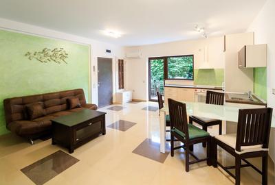 Apartament cu 3 camere în Trei Stejari