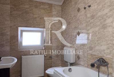 Casă cu 4 camere cu Teren 681 Mp în Central