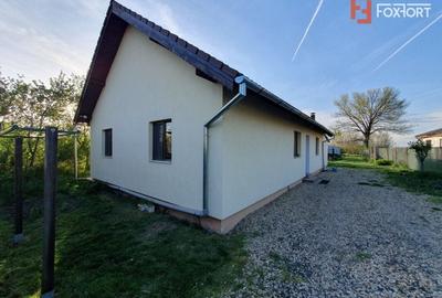 Casă individuală cu 4 camere cu Canalizare în Sânmihaiu Român - 1