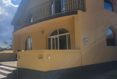 Casă cu 4 camere cu Teren 300 Mp în Năvodari