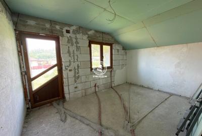 Casă cu 7 camere cu Teren 160 Mp în Holboca