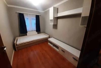 Apartament cu 3 camere decomandat în Girocului