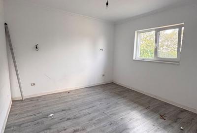 Casă cu 4 camere cu Teren 1400 Mp în Moșnița Nouă