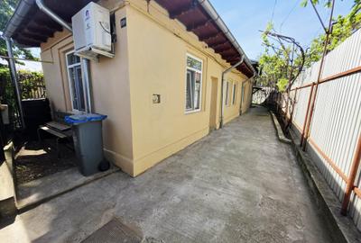 Casă individuală cu 5 camere cu Canalizare în Pictor Rosenthal