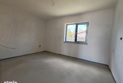 Casă cu 4 camere cu Teren 373 Mp în Central