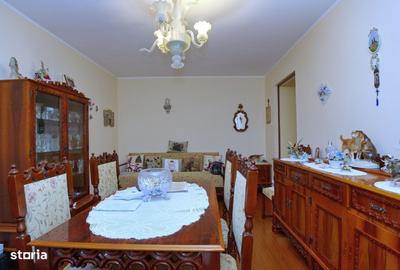 Apartament cu 3 camere decomandat în Mazepa 2
