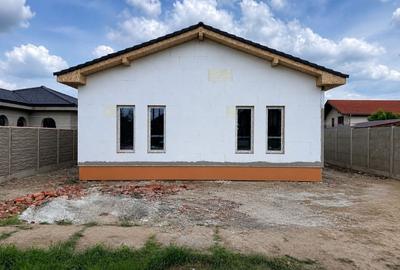 Duplex cu 3 camere cu Canalizare în Giroc