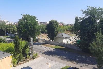 Apartament cu 3 camere decomandat în Dămăroaia