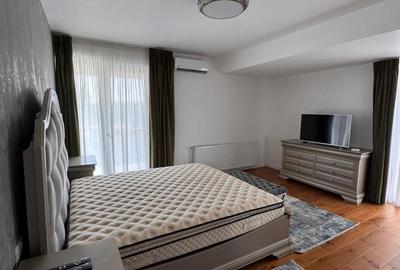 Apartament cu 4 camere decomandat, mobilat în Băneasa