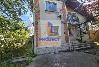 Casă individuală cu 4 camere cu Canalizare în Leordeni