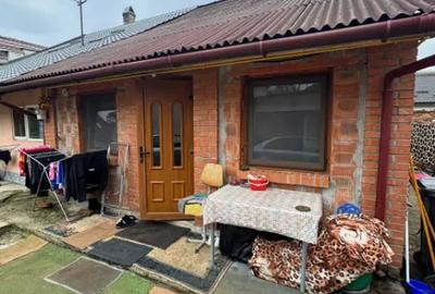 Casă cu 2 camere cu Teren 150 Mp în Valea Roșie