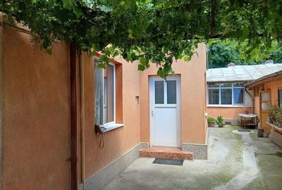 Casă cu 4 camere cu Teren 221 Mp în Central